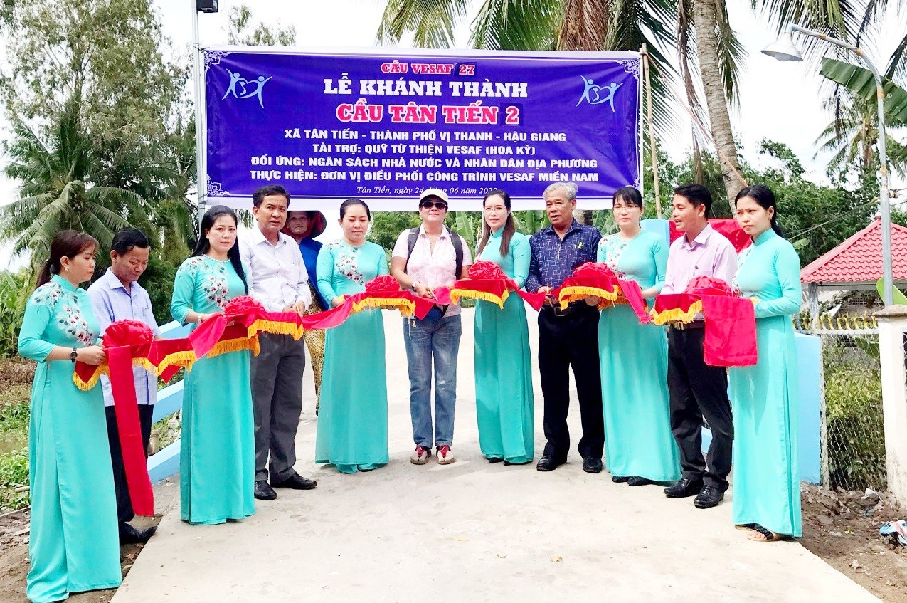 Hậu Giang: Khánh thành 2 công trình cầu giao thông nông thôn do Quỹ từ thiện Vesaf/Hoa Kỳ tài trợ Hậu Giang: Khánh thành 2 công trình cầu giao thông nông thôn do Quỹ từ thiện Vesaf/Hoa Kỳ tài trợ