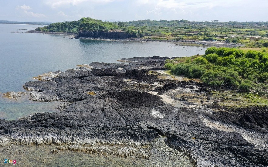 The masterpiece of open-air coral reef in Ganh Yen The masterpiece of open-air coral reef in Ganh Yen