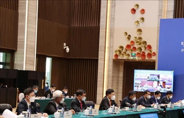 Vietnam, China Should Work to Control Disagreements, Respect Each Other's Legitimate Rights and Interests Vietnam, China Should Work to Control Disagreements, Respect Each Other's Legitimate Rights and Interests