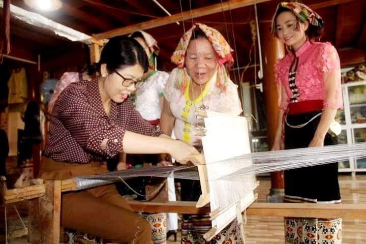 Nghệ An hỗ trợ hơn 2,1 tỷ đồng phát triển du lịch cộng đồng cho 04 huyện, 04 bản và 12 hộ gia đình Nghệ An hỗ trợ hơn 2,1 tỷ đồng phát triển du lịch cộng đồng cho 04 huyện, 04 bản và 12 hộ gia đình