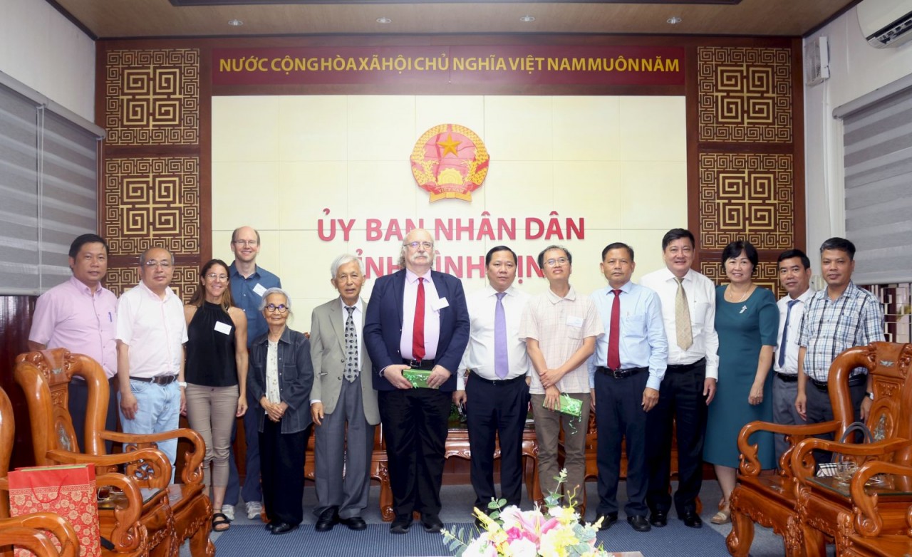 Lãnh đạo tỉnh Bình Định gặp gỡ, tiếp các giáo sư, nhà khoa học nước ngoài Lãnh đạo tỉnh Bình Định gặp gỡ, tiếp các giáo sư, nhà khoa học nước ngoài