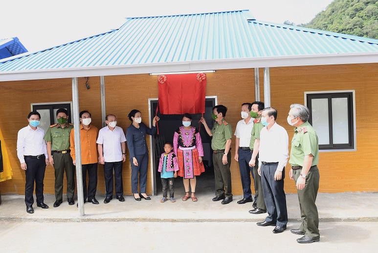 Hộ nghèo ở vùng đặc biệt khó khăn sẽ được Nhà nước hỗ trợ kinh phí xây dựng nhà ở. (Ảnh minh họa).