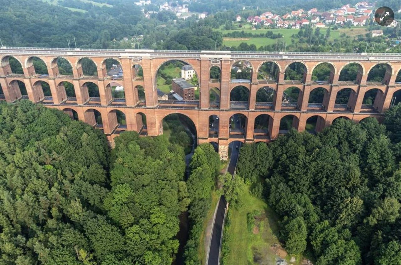 Amazing Record-Breaking Bridges over the World Amazing Record-Breaking Bridges over the World