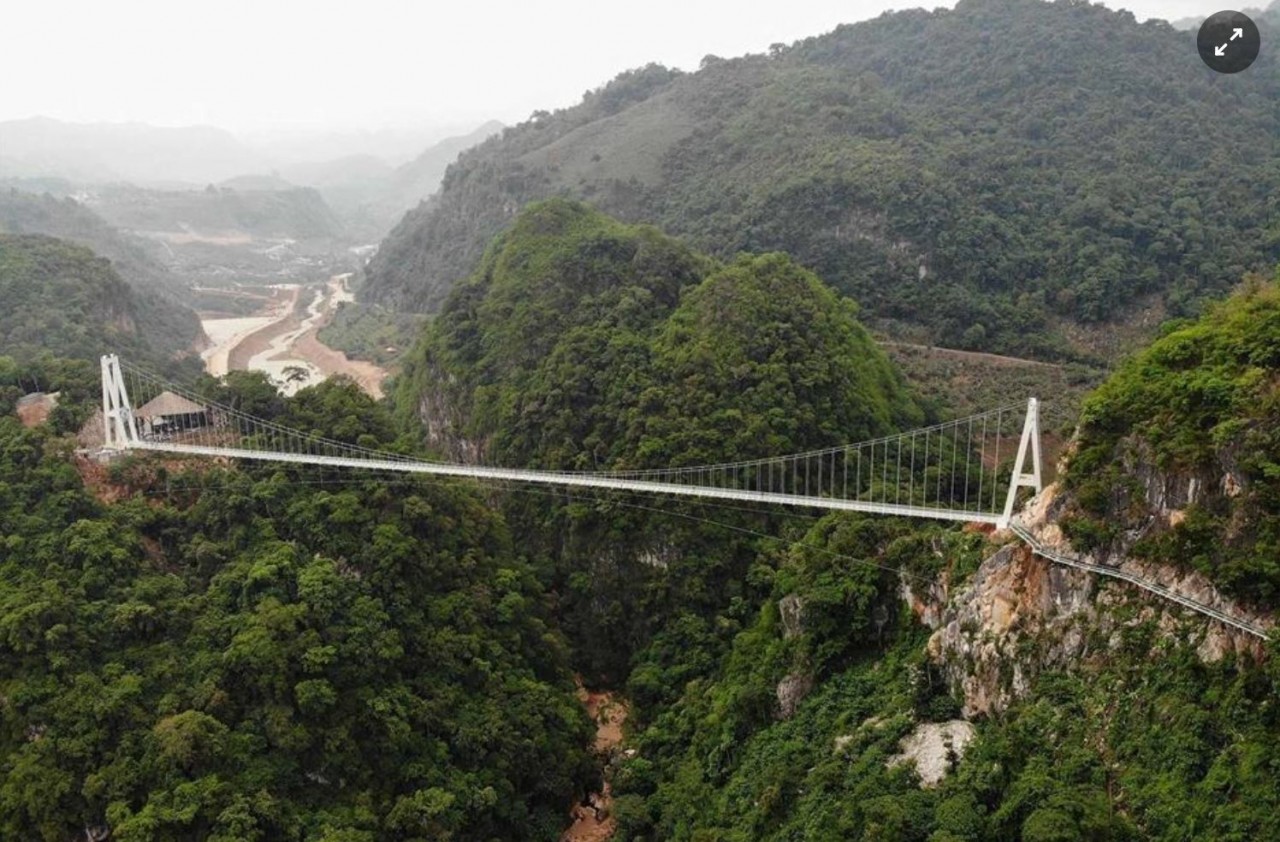 Amazing Record-Breaking Bridges over the World Amazing Record-Breaking Bridges over the World