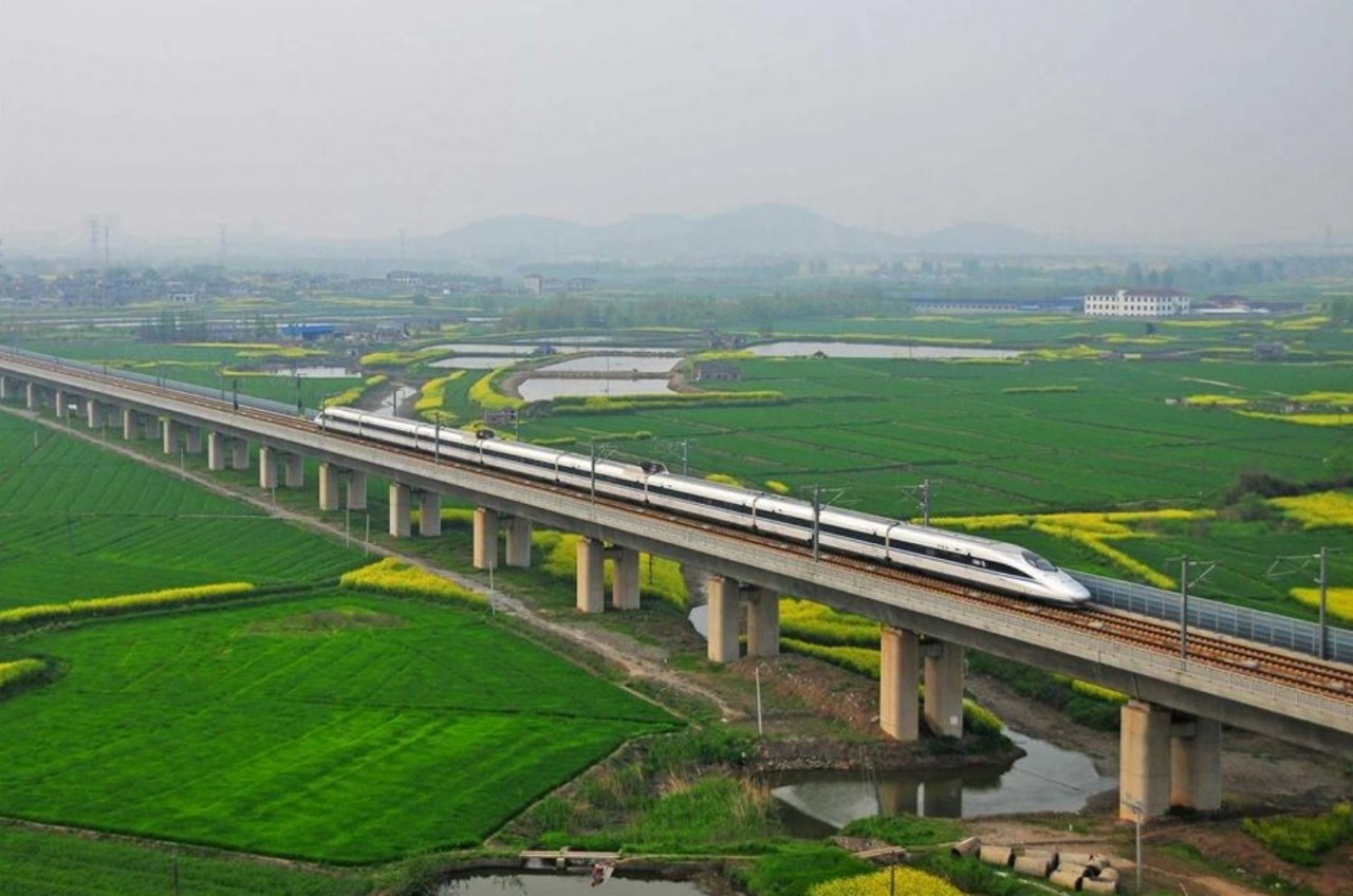Amazing Record-Breaking Bridges over the World Amazing Record-Breaking Bridges over the World
