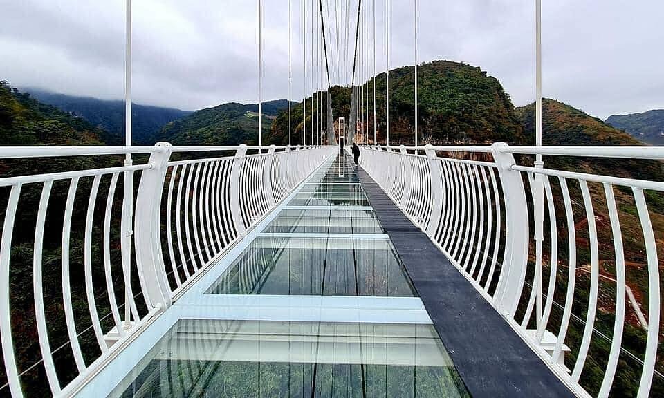 Amazing Record-Breaking Bridges over the World Amazing Record Breaking Bridges over the World