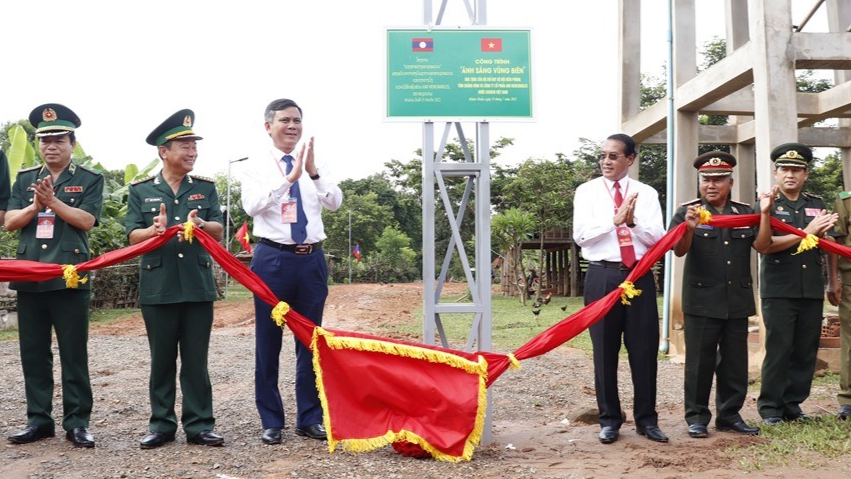 Nhiều hoạt động giao lưu hữu nghị, thắm đậm tình nghĩa giữa Bộ đội Biên phòng Việt Nam - Lào Nhiều hoạt động giao lưu hữu nghị, thắm đậm tình nghĩa giữa Bộ đội Biên phòng Việt Nam - Lào