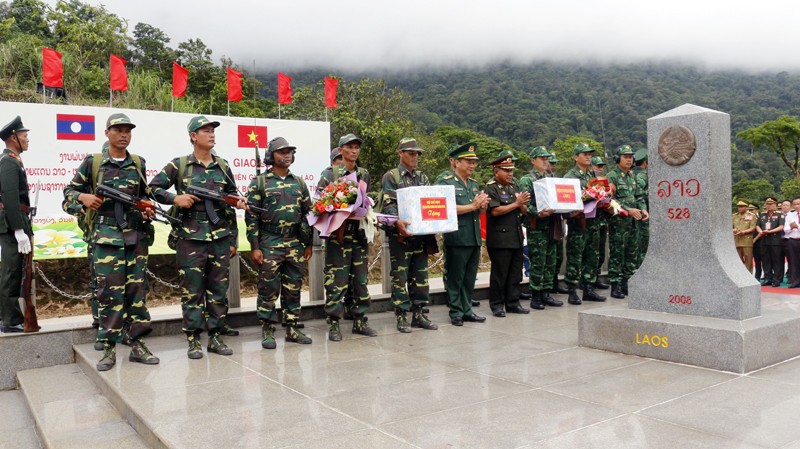 Giao lưu hữu nghị biên giới Việt - Lào, thắm đậm tình nghĩa 2 nước Giao lưu hữu nghị biên giới Việt - Lào, thắm đậm tình nghĩa 2 nước