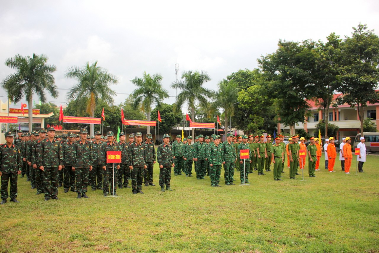 Tỉnh Kon Tum tổ chức lễ xuất quân tham gia diễn tập phòng thủ dân sự tại tỉnh Attapư (Lào) Tỉnh Kon Tum tổ chức lễ xuất quân tham gia diễn tập phòng thủ dân sự tại tỉnh Attapư (Lào)