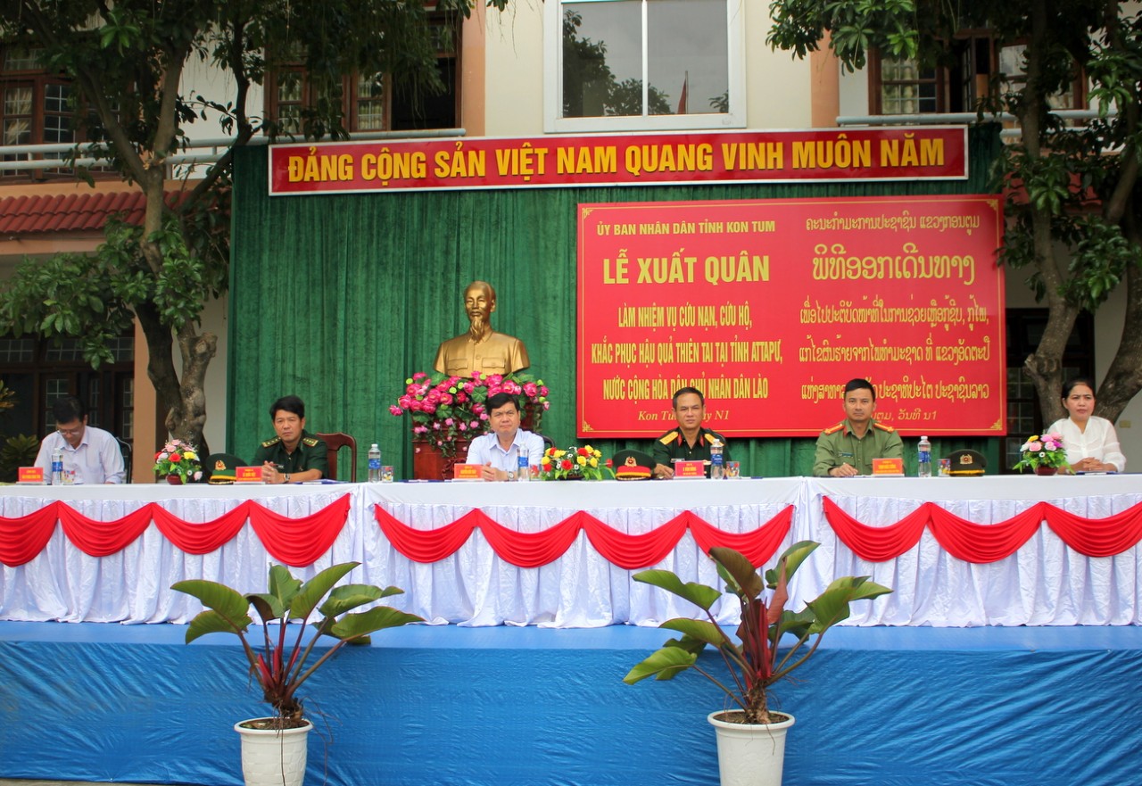 Tỉnh Kon Tum tổ chức lễ xuất quân tham gia diễn tập phòng thủ dân sự tại tỉnh Attapư (Lào) Tỉnh Kon Tum tổ chức lễ xuất quân tham gia diễn tập phòng thủ dân sự tại tỉnh Attapư (Lào)