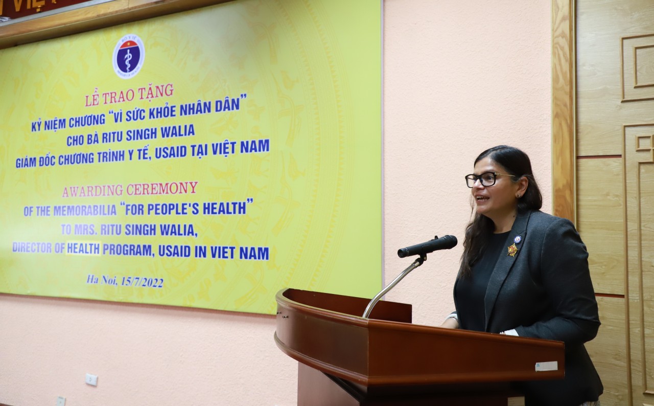 Tặng kỷ niệm chương cho bà Ritu Singh Walia vì đóng góp trong chăm sóc sức khỏe nhân dân Việt Nam Tặng kỷ niệm chương cho bà Ritu Singh Walia vì đóng góp trong chăm sóc sức khỏe nhân dân Việt Nam
