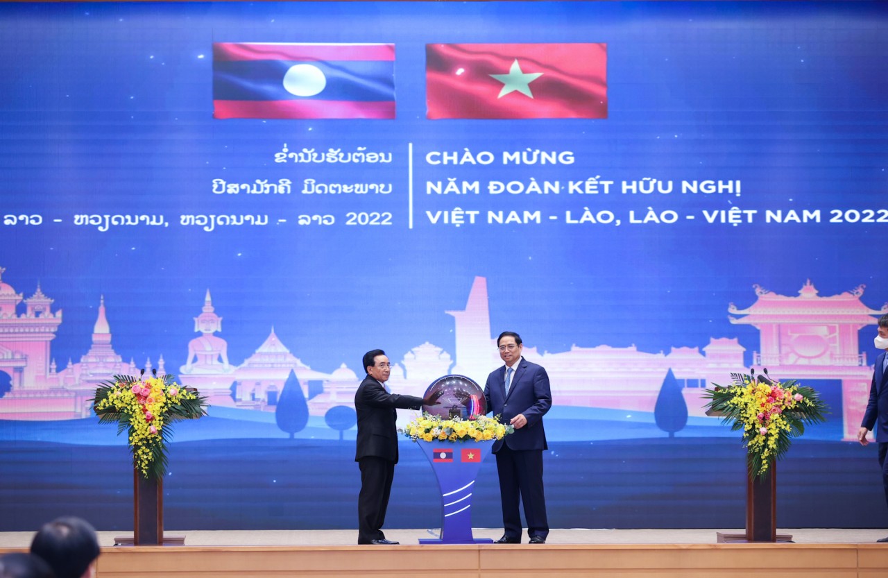 Quan hệ hữu nghị vĩ đại Việt - Lào là tài sản chung vô giá của hai dân tộc Quan hệ hữu nghị vĩ đại Việt - Lào là tài sản chung vô giá của hai dân tộc