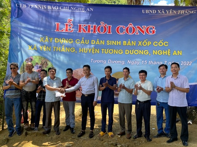 Khởi công xây cầu vượt lũ cho bà con dân tộc thiểu số miền núi Nghệ An Khởi công xây cầu vượt lũ cho bà con dân tộc thiểu số miền núi Nghệ An