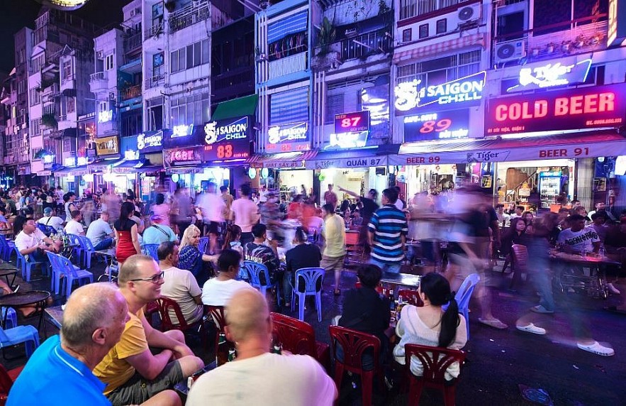 Vietnam Business & Weather Briefing (July 17): Global Gold Price Drops Continuously Vietnam Business & Weather Briefing (July 17): Global Gold Price Drops Continuously