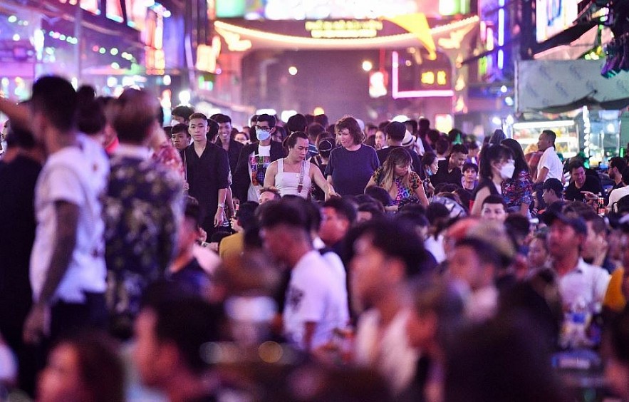 Vietnam Business & Weather Briefing (July 17): Global Gold Price Drops Continuously Vietnam Business & Weather Briefing (July 17): Global Gold Price Drops Continuously
