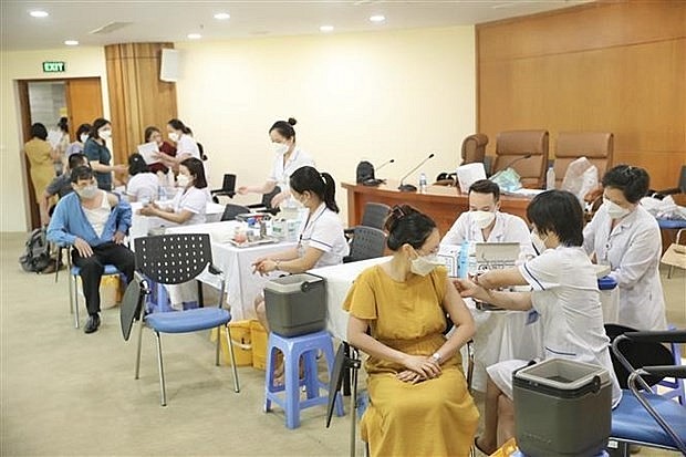 People are injected with COVID-19 vaccine in Hanoi on July 15. Photo: VNA People are injected with COVID-19 vaccine in Hanoi on July 15. Photo: VNA