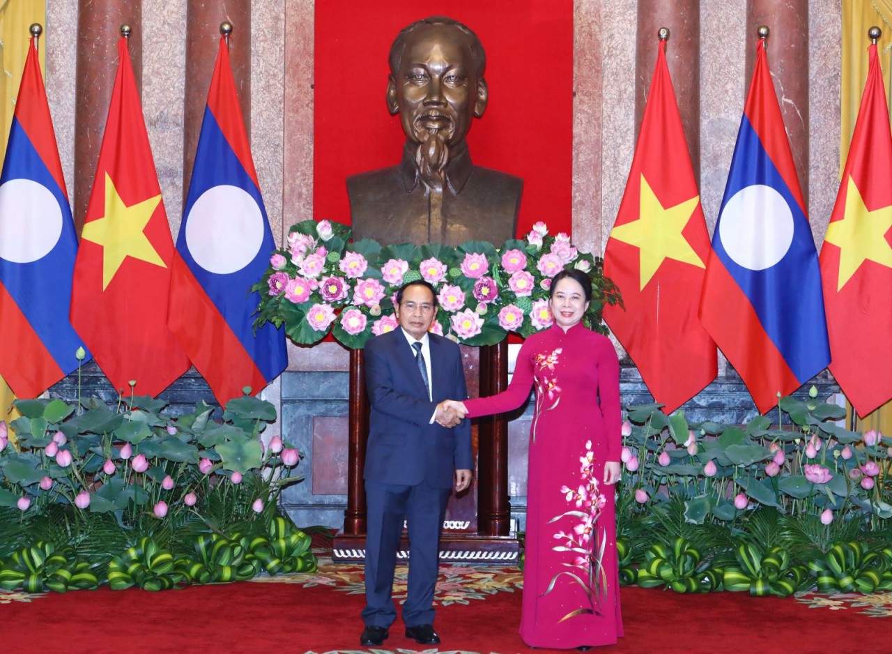 Tiếp tục vun đắp và không ngừng củng cố mối quan hệ hữu nghị vĩ đại Việt -Lào Tiếp tục vun đắp và không ngừng củng cố mối quan hệ hữu nghị vĩ đại Việt -Lào