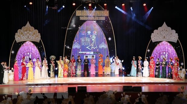 Vietnamese Ao Dai to Leave Beautiful Impressions amongst European Friends Vietnamese Ao Dai Stuns European Audiences