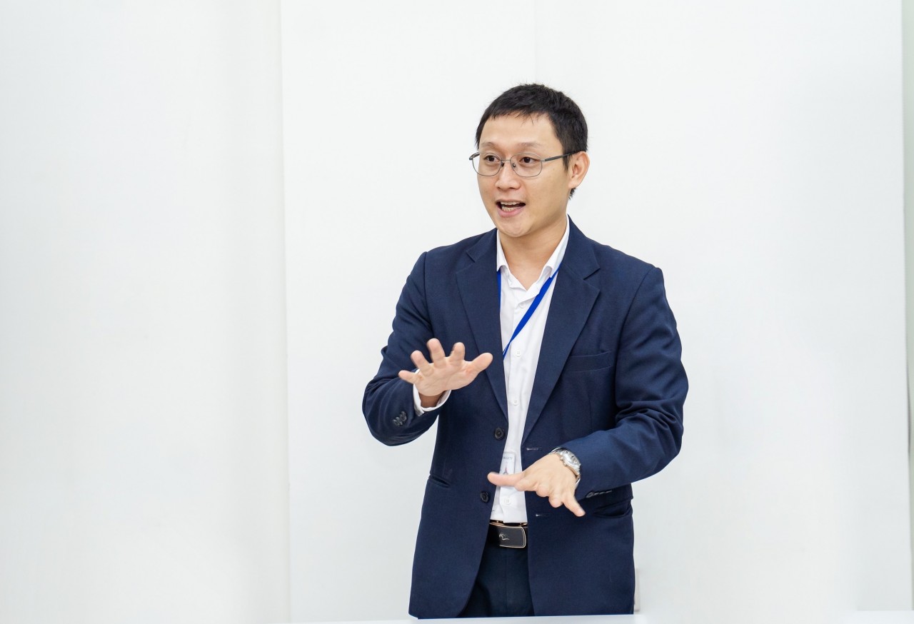 TS. Nguyễn Hoàng Long, Giám đốc Trung tâm Mô phỏng Y khoa Trường Đại học VinUni chia sẻ về phương pháp dạy học mô phỏng tại VinUni. TS. Nguyễn Hoàng Long, Giám đốc Trung tâm Mô phỏng Y khoa Trường Đại học VinUni chia sẻ về phương pháp dạy học mô phỏng tại VinUni.