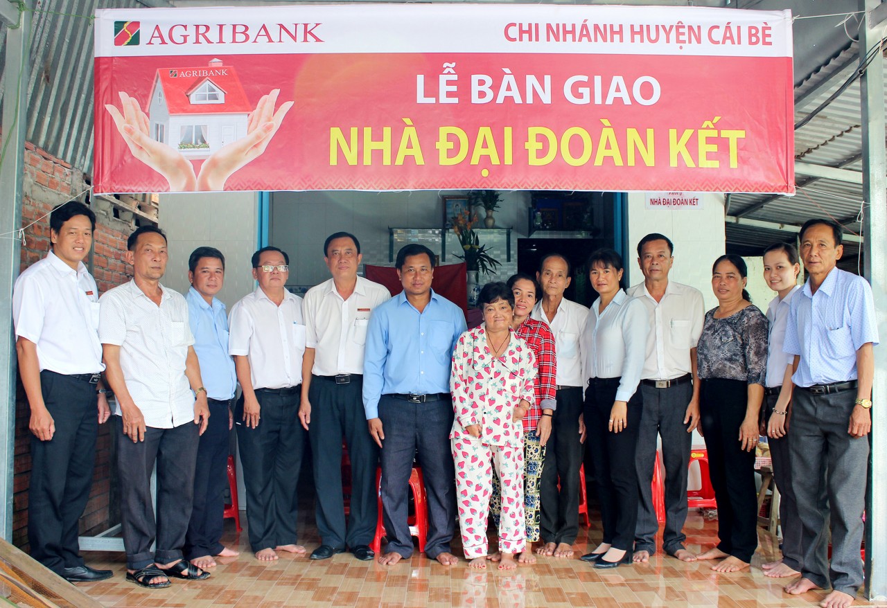 Tiền Giang: Agribank huyện Cái Bè hỗ trợ 5 gia đình an cư để lạc nghiệp Tiền Giang: Agribank huyện Cái Bè hỗ trợ 5 gia đình an cư để lạc nghiệp