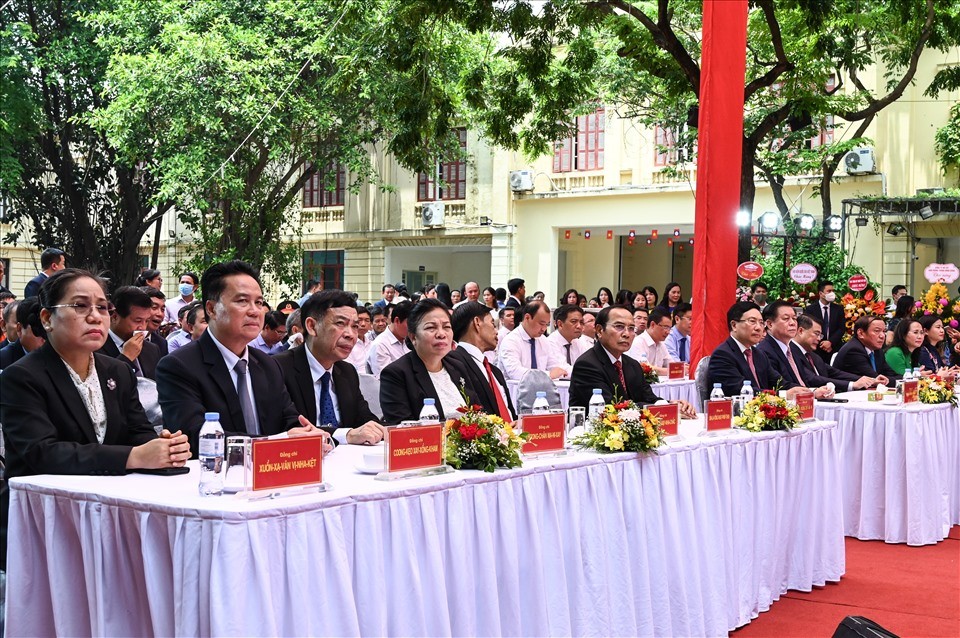 Triển lãm về quan hệ đặc biệt Việt – Lào tại Bảo tàng Lịch sử quốc gia Việt Nam Triển lãm tài liệu, ảnh, hiện vật và sách về “Quan hệ hữu nghị vĩ đại, đoàn kết đặc biệt Việt Nam - Lào, Lào - Việt Nam” khai mạc ngày 18.7. Ảnh: Huế Nguyễn Triển lãm về quan hệ đặc biệt Việt – Lào tại Bảo tàng Lịch sử quốc gia Việt Nam Triển lãm tài liệu, ảnh, hiện vật và sách về “Quan hệ hữu nghị vĩ đại, đoàn kết đặc biệt Việt Nam - Lào, Lào - Việt Nam” khai mạc ngày 18.7. Ảnh: Huế Nguyễn