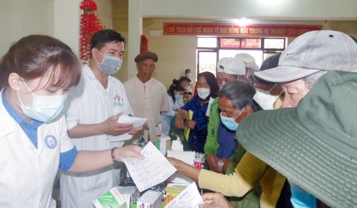 Thặt chặt mối quan hệ hữu nghị giữa 2 tỉnh Thừa Thiên Huế và Sê Kông (Lào) qua nhiều hoạt động ý nghĩa, thiết thực Thặt chặt mối quan hệ hữu nghị giữa 2 tỉnh Thừa Thiên Huế và Sê Kông (Lào) qua nhiều hoạt động ý nghĩa, thiết thực