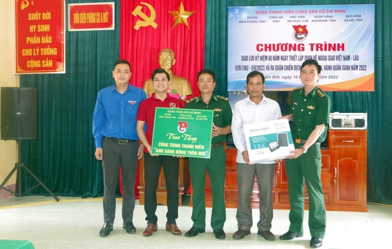 Thặt chặt mối quan hệ hữu nghị giữa 2 tỉnh Thừa Thiên Huế và Sê Kông (Lào) qua nhiều hoạt động ý nghĩa, thiết thực Thặt chặt mối quan hệ hữu nghị giữa 2 tỉnh Thừa Thiên Huế và Sê Kông (Lào) qua nhiều hoạt động ý nghĩa, thiết thực
