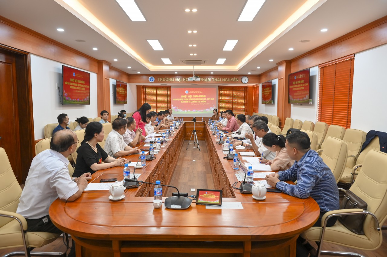 Quang cảnh buổi làm việc (Ảnh: Nguyễn Tùng). Quang cảnh buổi làm việc (Ảnh: Nguyễn Tùng).