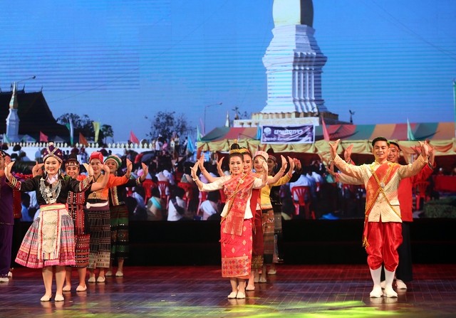 Tình nghĩa Việt - Lào mãi mãi bền vững hơn núi, hơn sông Tình nghĩa Việt - Lào mãi mãi bền vững hơn núi, hơn sông