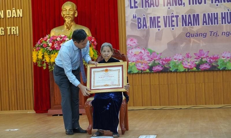 Trao tặng 26 danh hiệu Trao tặng 26 danh hiệu