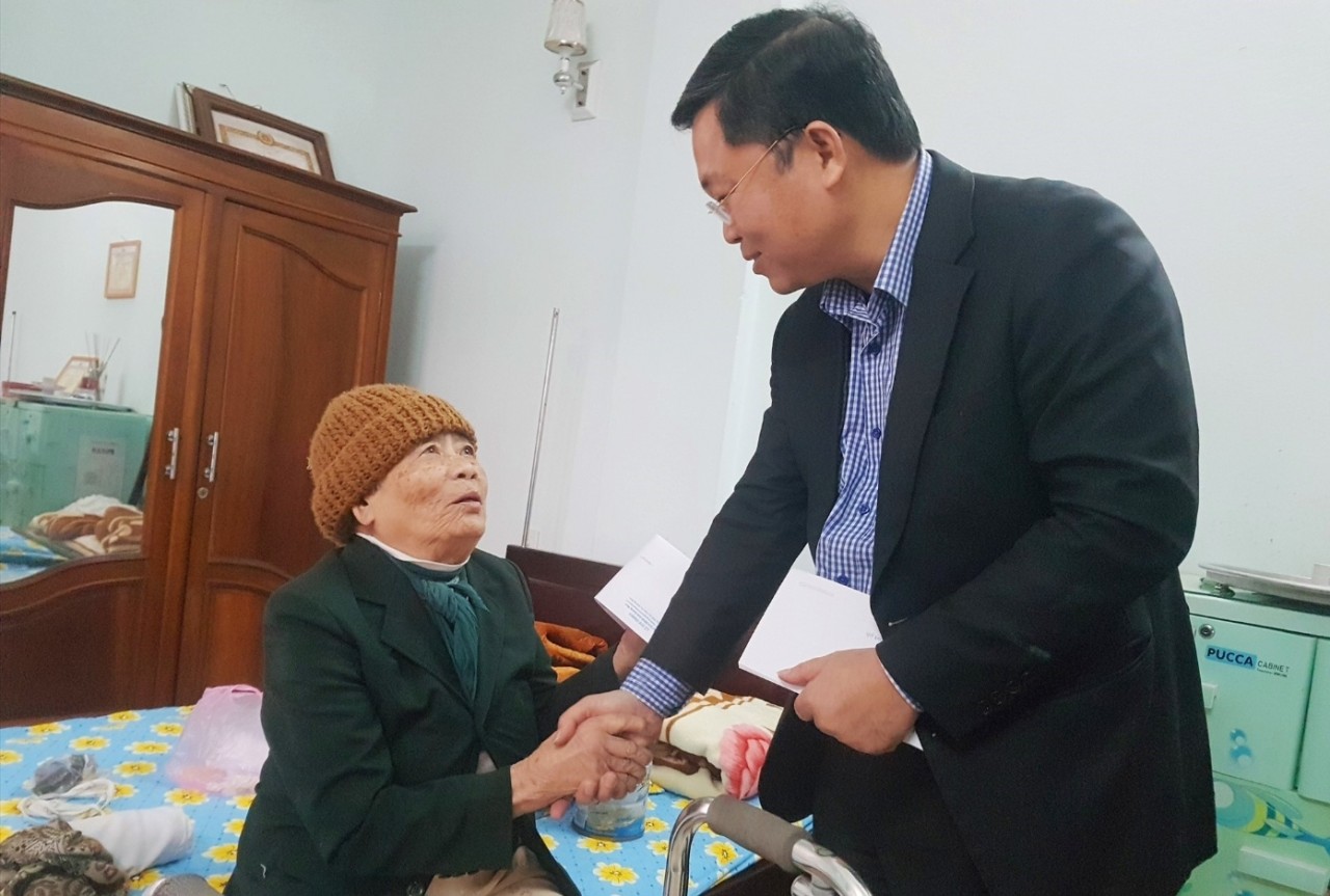 Quảng Nam: Dành khoảng 1.300 tỷ đồng/năm trợ cấp ưu đãi tới người có công với cách mạng Quảng Nam: Dành khoảng 1.300 tỷ đồng/năm trợ cấp ưu đãi tới người có công với cách mạng