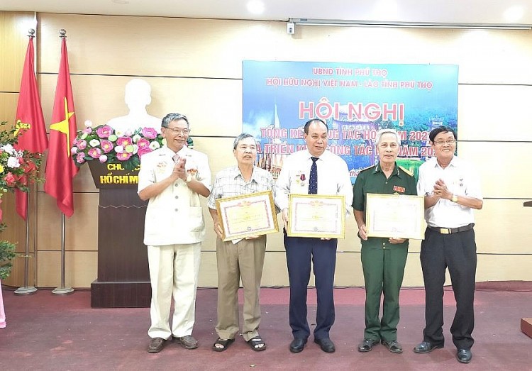 Phú Thọ tích cực vun đắp tình đoàn kết hữu nghị với các tỉnh nước bạn Lào Phú Thọ tích cực vun đắp tình đoàn kết hữu nghị với các tỉnh nước bạn Lào