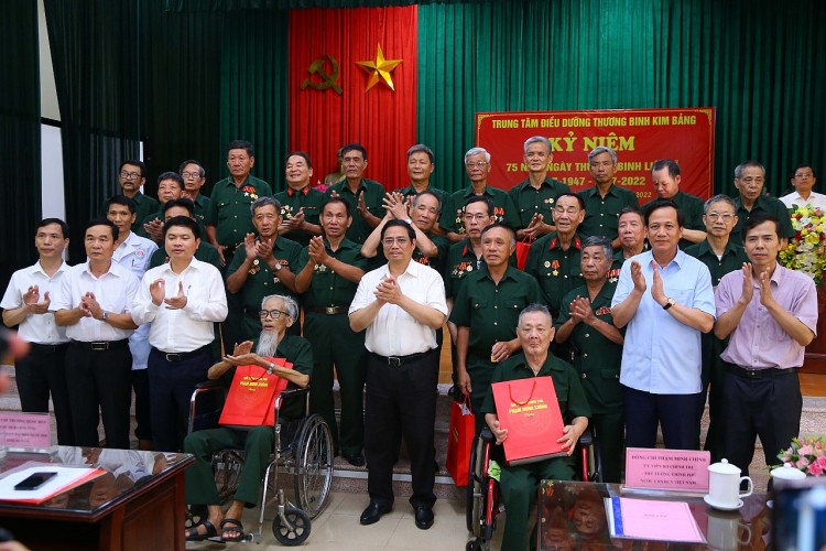 Thủ tướng Phạm Minh Chính thăm Trung tâm điều dưỡng thương binh Kim Bảng Thủ tướng Phạm Minh Chính thăm Trung tâm điều dưỡng thương binh Kim Bảng