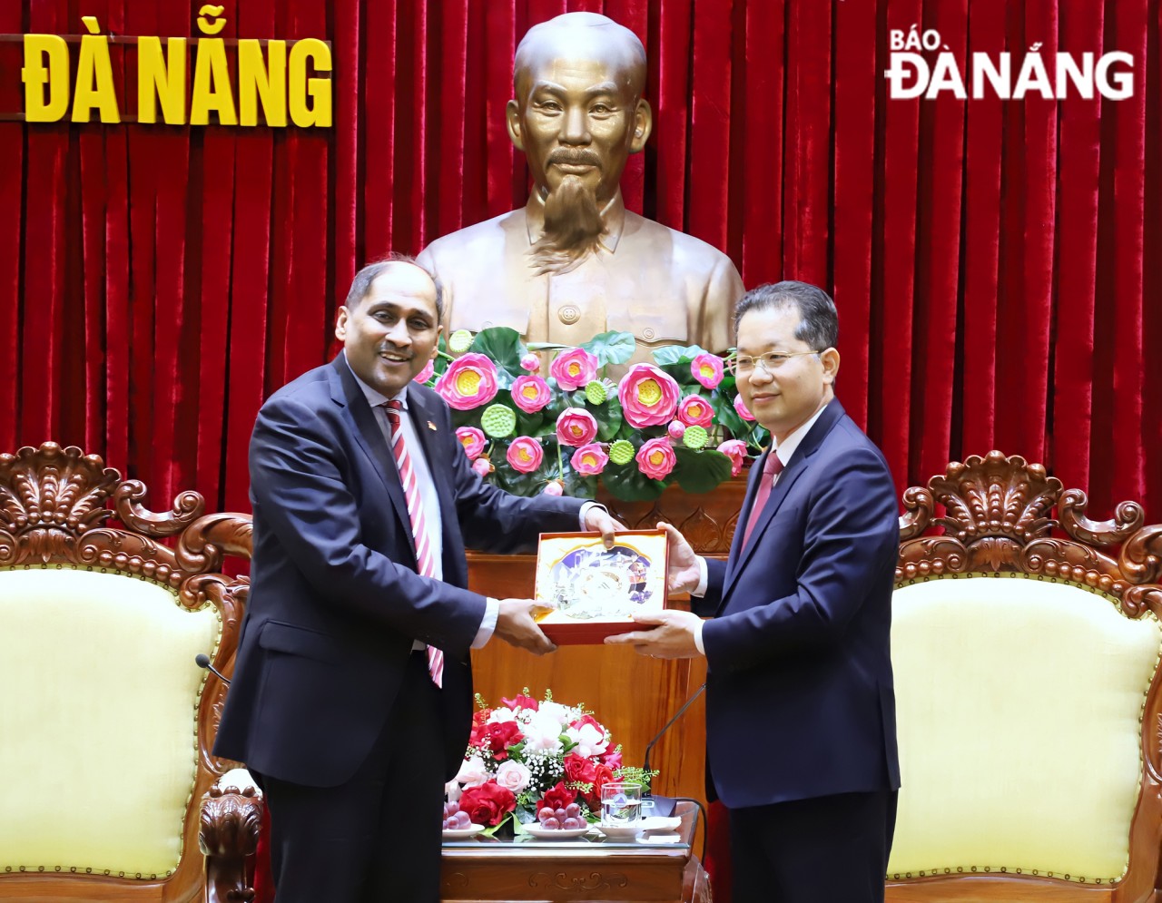 Đà Nẵng thúc đẩy thu hút đầu tư từ Singapore và Nga Đà Nẵng thúc đẩy thu hút đầu tư từ Singapore và Nga