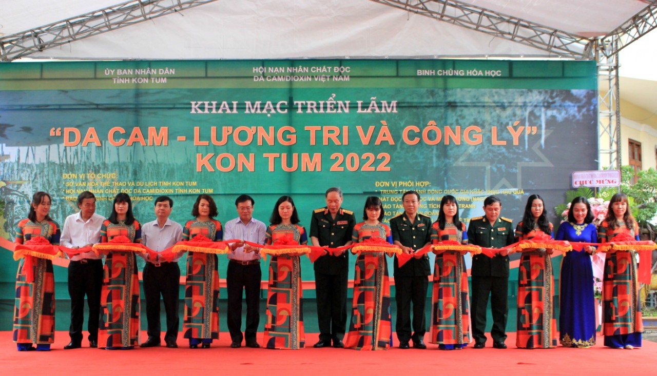 Khai mạc Triển lãm “Da cam - Lương tri và Công lý” tại Kon Tum Khai mạc Triển lãm “Da cam - Lương tri và Công lý” tại Kon Tum