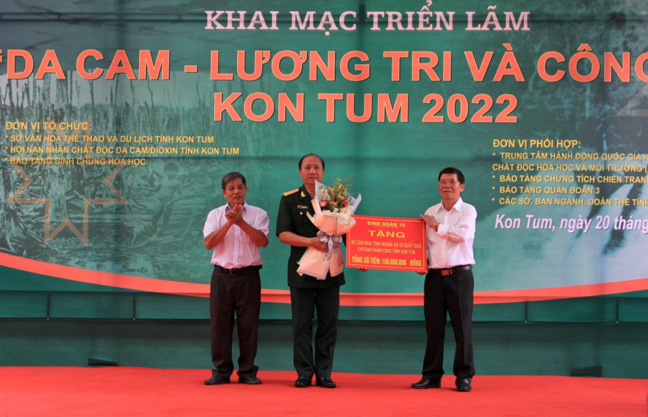 Khai mạc Triển lãm “Da cam - Lương tri và Công lý” tại Kon Tum Khai mạc Triển lãm “Da cam - Lương tri và Công lý” tại Kon Tum