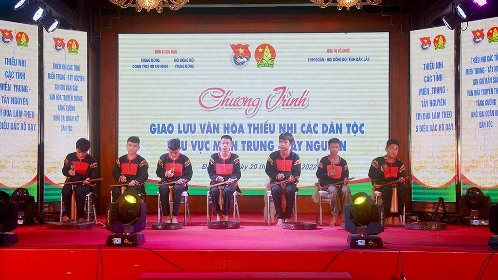 Hơn 200 thiếu nhi dự giao lưu văn hoá thiếu nhi các dân tộc khu vực miền Trung - Tây Nguyên Hơn 200 thiếu nhi dự giao lưu văn hoá thiếu nhi các dân tộc khu vực miền Trung - Tây Nguyên