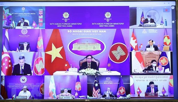 Bộ trưởng Bộ Ngoại giao Bùi Thanh Sơn phát biểu trực tuyến tại điểm cầu Hà Nội tại Hội nghị Bộ trưởng Ngoại giao ASEAN lần thứ 54. Ảnh: Phạm Kiên/TTXVN Bộ trưởng Bộ Ngoại giao Bùi Thanh Sơn phát biểu trực tuyến tại điểm cầu Hà Nội tại Hội nghị Bộ trưởng Ngoại giao ASEAN lần thứ 54. Ảnh: Phạm Kiên/TTXVN