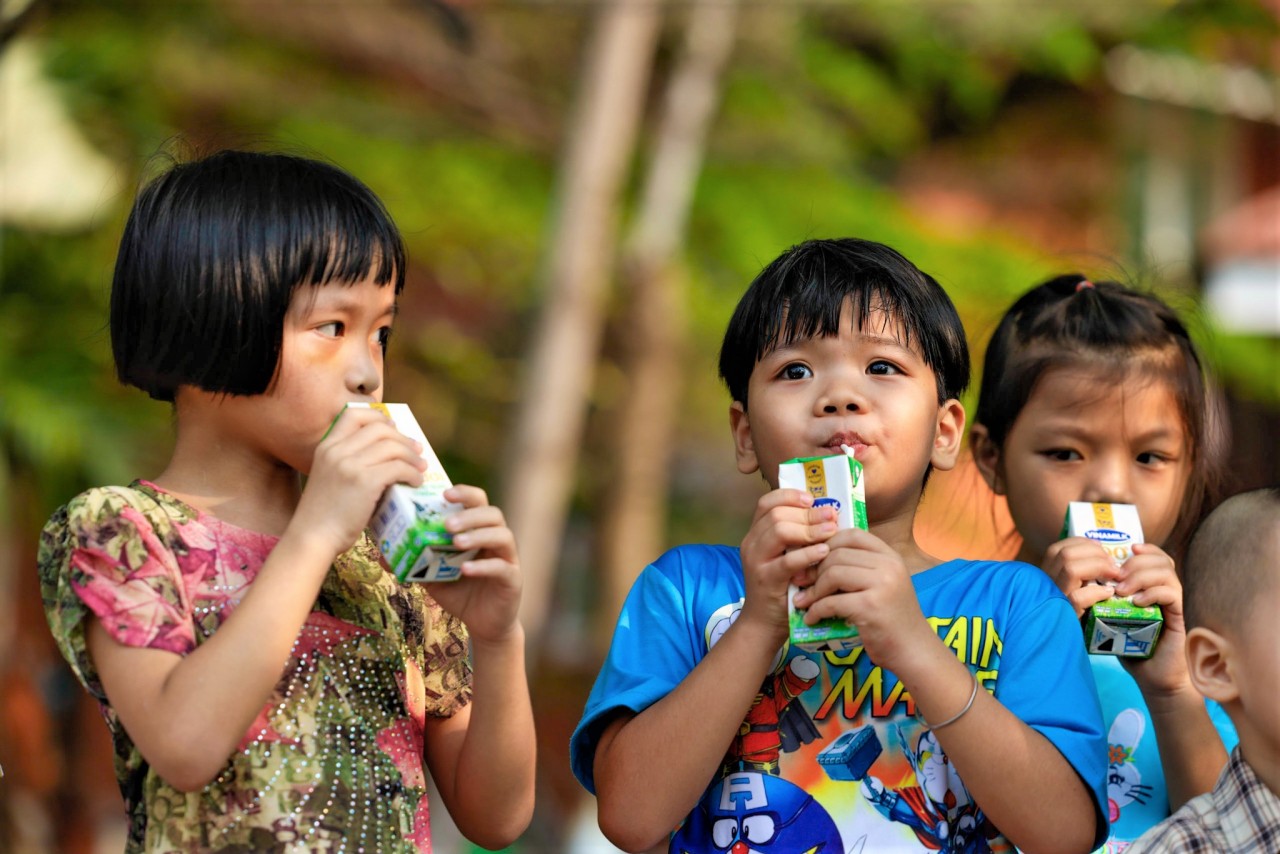 Gần nửa triệu em nhỏ tại các mái ấm, trung tâm bảo trợ xã hội… đã được thụ hưởng chương trình Quỹ sữa Vươn cao Việt Nam suốt 15 năm qua. Gần nửa triệu em nhỏ tại các mái ấm, trung tâm bảo trợ xã hội… đã được thụ hưởng chương trình Quỹ sữa Vươn cao Việt Nam suốt 15 năm qua.