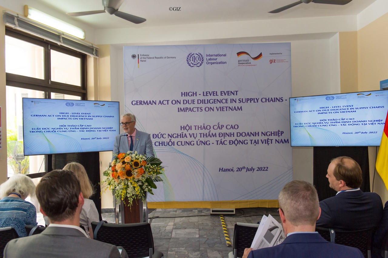 Luật của Đức về nghĩa vụ thẩm định doanh nghiệp trong chuỗi cung ứng và những tác động của nó đối với các doanh nghiệp Việt Nam Luật của Đức về nghĩa vụ thẩm định doanh nghiệp trong chuỗi cung ứng và những tác động của nó đối với các doanh nghiệp Việt Nam