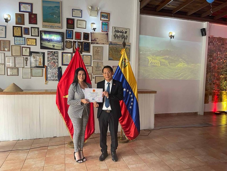Introducing Hanoi Ice Cream Introduced in Venezuela