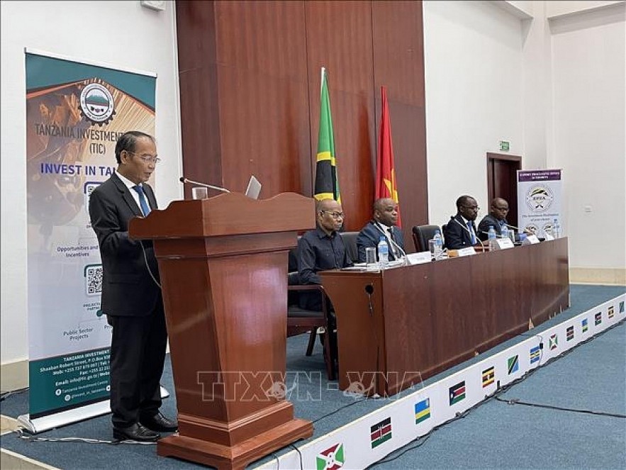 Vietnamese Ambassador to Tanzania Nguyen Nam Tien speaks at the event. Photo: VOV
