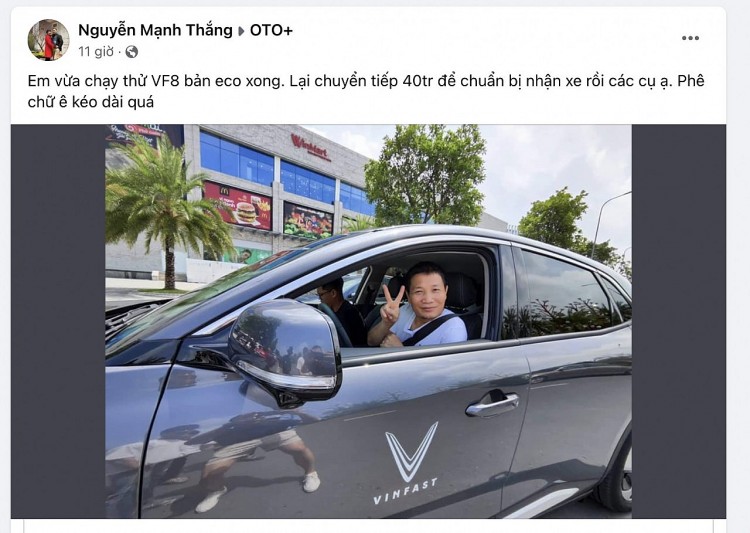 Hàng nghìn khách xếp hàng để lái thử VF 8, nhiều người tranh thủ chốt cọc sớm Hàng nghìn khách xếp hàng để lái thử VF 8, nhiều người tranh thủ chốt cọc sớm