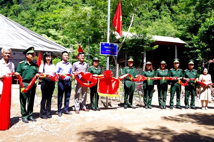 Đưa vào sử dụng công trình "Ánh sáng vùng biên" cho đồng bào dân tộc ở Quảng Bình | Xã hội | Báo ảnh Dân tộc và Miền núi Đưa vào sử dụng công trình "Ánh sáng vùng biên" cho đồng bào dân tộc ở Quảng Bình | Xã hội | Báo ảnh Dân tộc và Miền núi