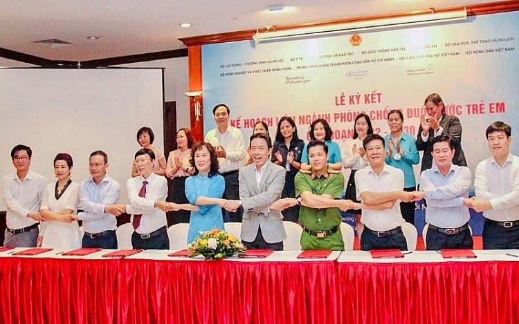 Các bộ, ngành, đoàn thể thể hiện sự cam kết tại Lễ ký kết Kế hoạch liên ngành phòng, chống đuối nước trẻ em giai đoạn 2022-2030. Các bộ, ngành, đoàn thể thể hiện sự cam kết tại Lễ ký kết Kế hoạch liên ngành phòng, chống đuối nước trẻ em giai đoạn 2022-2030. Các bộ, ngành, đoàn thể thể hiện sự cam kết tại Lễ ký kết Kế hoạch liên ngành phòng, chống đuối nước trẻ em giai đoạn 2022-2030. Các bộ, ngành, đoàn thể thể hiện sự cam kết tại Lễ ký kết Kế hoạch liên ngành phòng, chống đuối nước trẻ em giai đoạn 2022-2030.