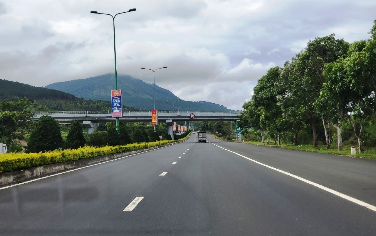 Từ ngày 1/8: Thu phí không dừng tuyến cao tốc Liên Khương - Prenn vào TP. Đà Lạt Từ ngày 1/8: Thu phí không dừng tuyến cao tốc Liên Khương - Prenn vào TP. Đà Lạt