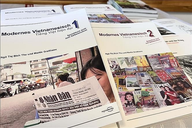 Bilingual Books Bring Vietnamese Language and Culture to Germans Bilingual Books Bring Vietnamese Language and Culture to Germans