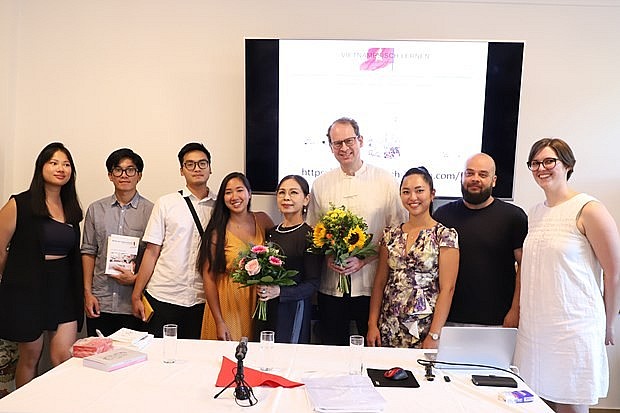 Bilingual Books Bring Vietnamese Language and Culture to Germans Bilingual Books Bring Vietnamese Language and Culture to Germans