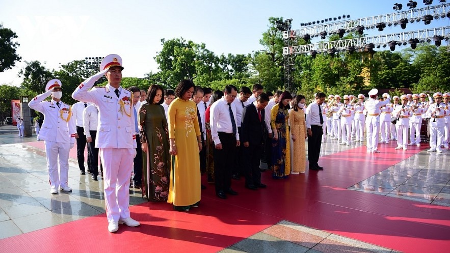 Party, State Leaders Commemorate Heroes, Martyrs Party, State Leaders Commemorate Heroes, Martyrs