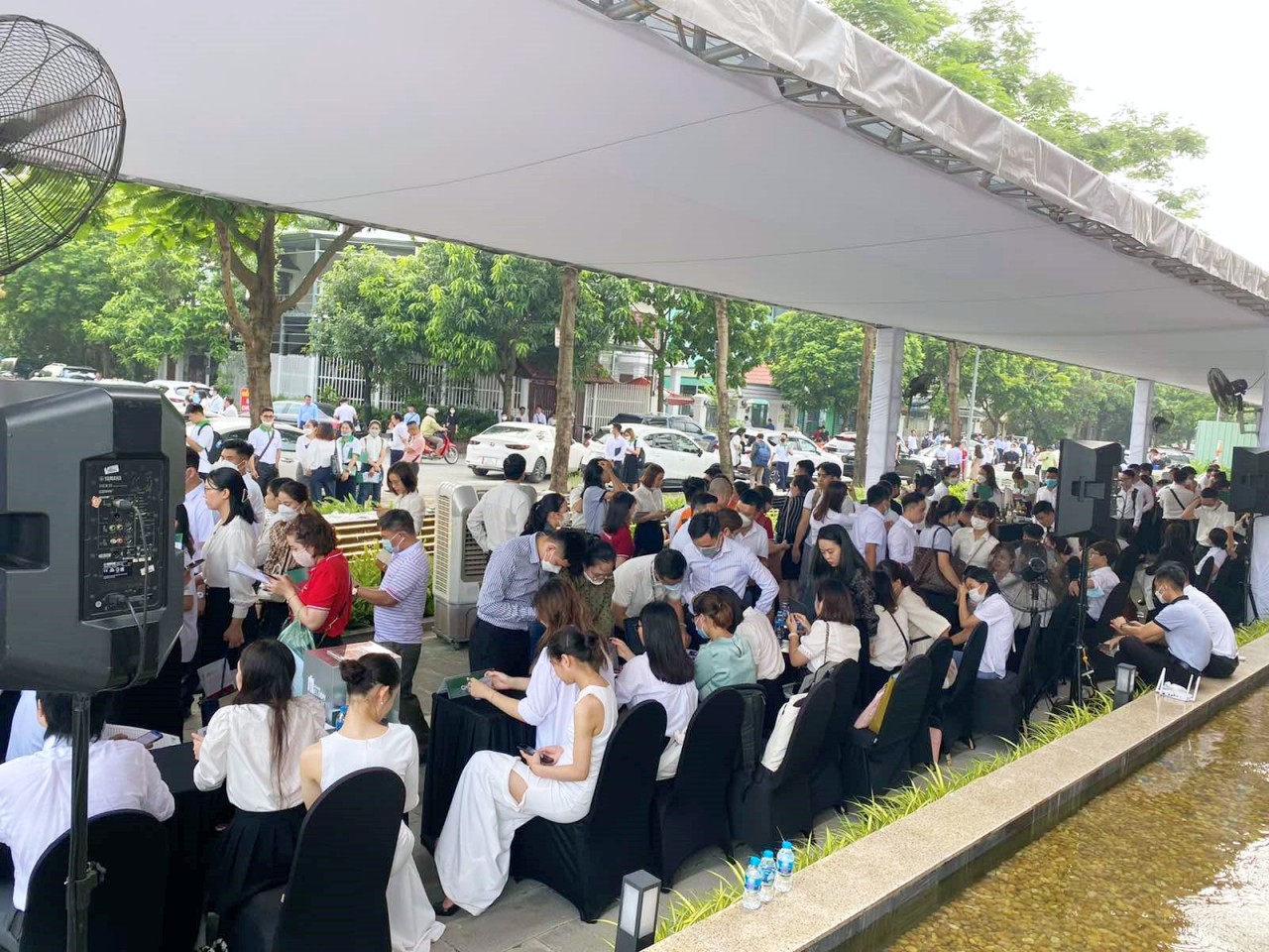 Quang cảnh nhộn nhịp lại lễ giới thiệu dự án Hanoi Melody Residences. Quang cảnh nhộn nhịp lại lễ giới thiệu dự án Hanoi Melody Residences.